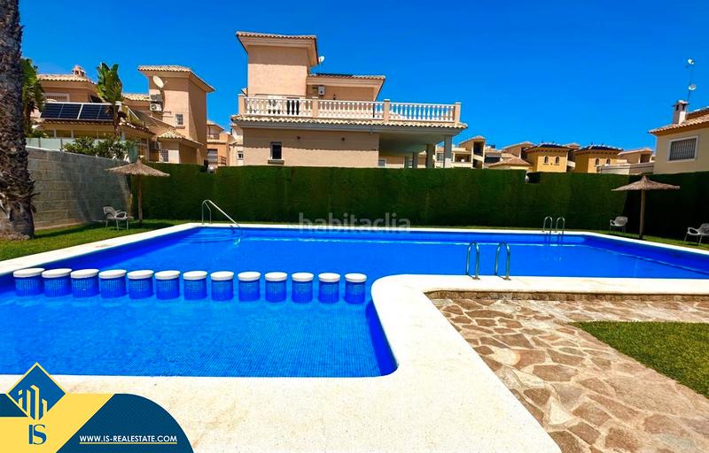 Foto 923e64a7-21a8-4e6c-a16b-a289864f94b0. Casa adossada amb xemeneia calefacció aparcament piscina a Orihuela