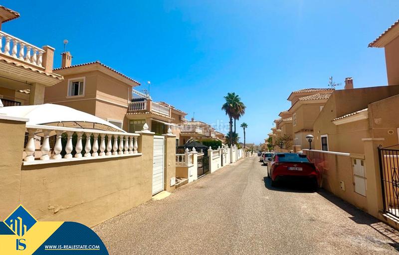 Foto 92cb1de2-2b7b-4919-afc4-0a3ce23cfeb4. Casa adossada amb xemeneia calefacció aparcament piscina a Orihuela