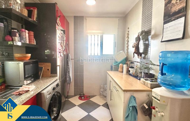 Foto aa753dad-20ae-4126-b09e-ea86b41e43cf. Casa adossada amb xemeneia calefacció aparcament piscina a Orihuela