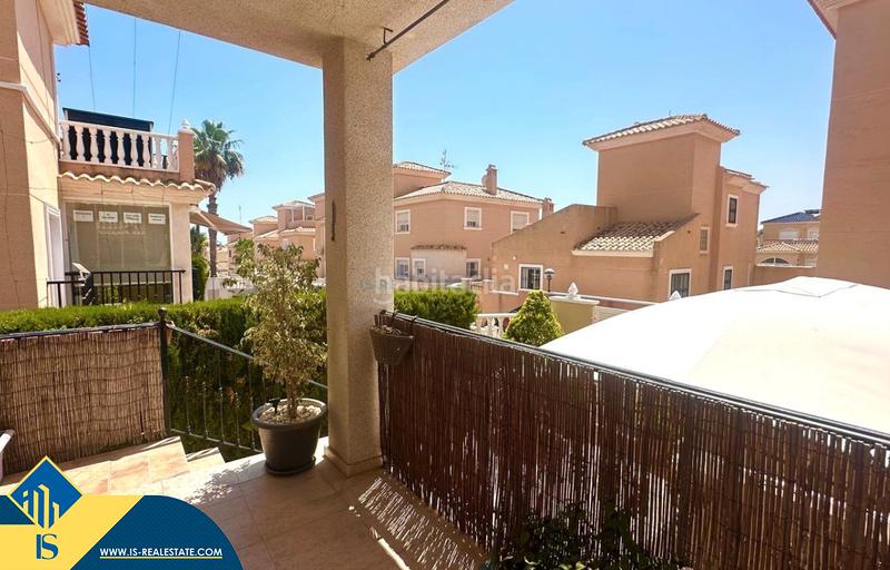 Foto b61bfd4b-34b3-46d1-9293-f85057ab378b. Casa adossada amb xemeneia calefacció aparcament piscina a Orihuela