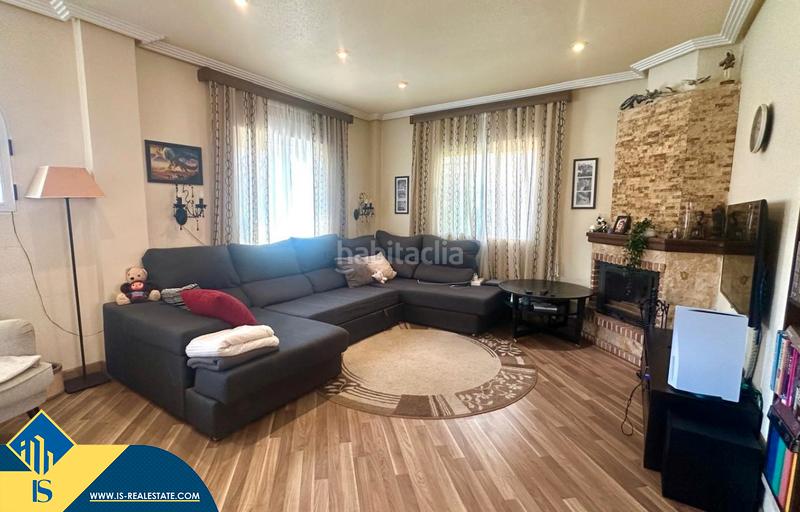 Foto c89ec83d-f1d5-49a0-9da3-d0eba4027c5e. Casa adossada amb xemeneia calefacció aparcament piscina a Orihuela