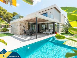 Chalet à Los Balcones-Los Altos. Villa con piscina privada, en la provincia de alicante, en la ci