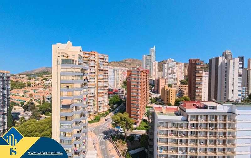 Foto 28a609dc-d525-4a24-9cae-cc55f4c9b675. Ático  reformado con piscina comunitaria, en la provincia de alicante, en la ciudad . 3 habitaciones | 124 m² | 500 metr en Benidorm