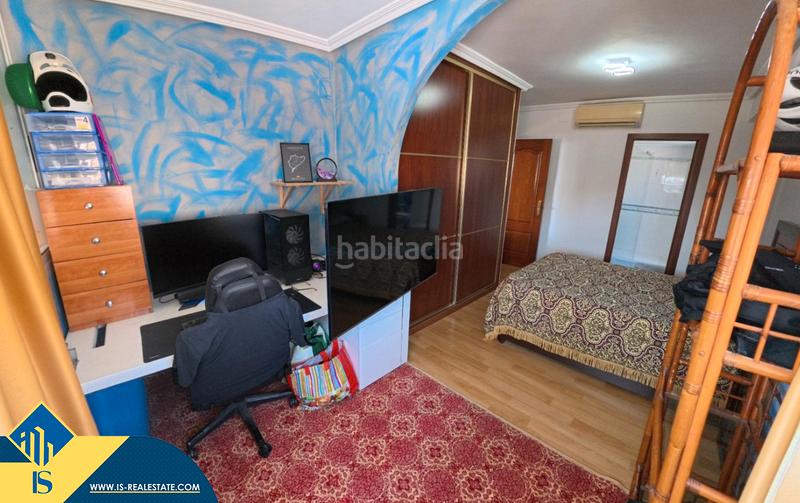 Foto 2d6d8a12-b65e-4c08-8a60-5ba7cf208427. Ático  reformado con piscina comunitaria, en la provincia de alicante, en la ciudad . 3 habitaciones | 124 m² | 500 metr en Benidorm