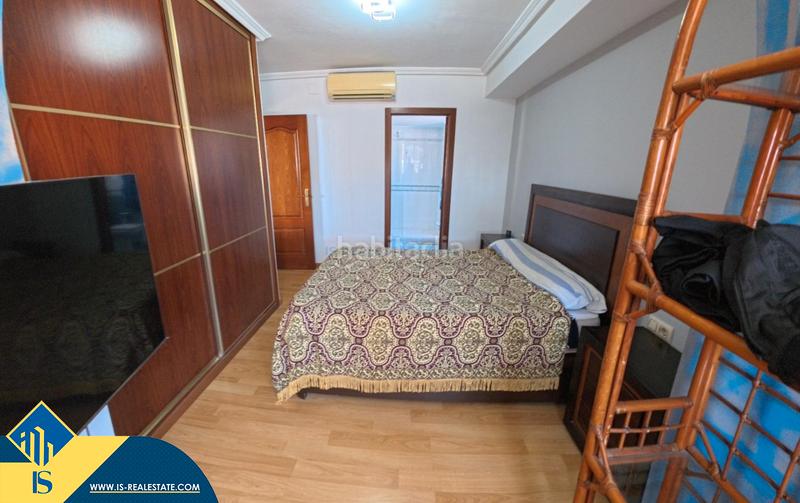 Foto 4e49ed32-b44e-40e0-8d1c-673f06f8bb3f. Ático  reformado con piscina comunitaria, en la provincia de alicante, en la ciudad . 3 habitaciones | 124 m² | 500 metr en Benidorm