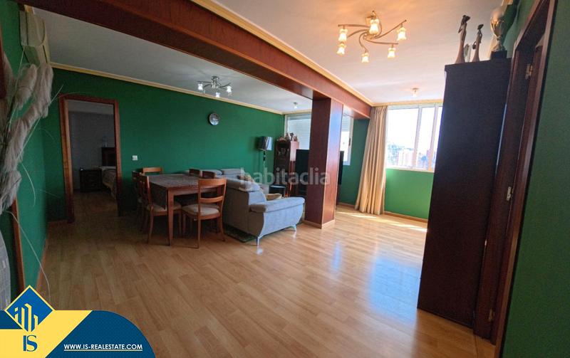 Foto 516adda8-8473-4b0c-bb78-abded80cc627. Ático  reformado con piscina comunitaria, en la provincia de alicante, en la ciudad . 3 habitaciones | 124 m² | 500 metr en Benidorm