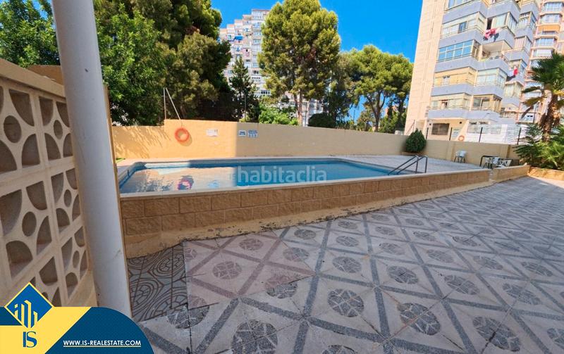 Foto 733b6938-bc72-4a4e-bdb8-26ae5639c933. Ático  reformado con piscina comunitaria, en la provincia de alicante, en la ciudad . 3 habitaciones | 124 m² | 500 metr en Benidorm