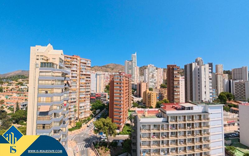 Foto 86c20f2d-44b1-4334-a5e0-db885684789c. Ático  reformado con piscina comunitaria, en la provincia de alicante, en la ciudad . 3 habitaciones | 124 m² | 500 metr en Benidorm