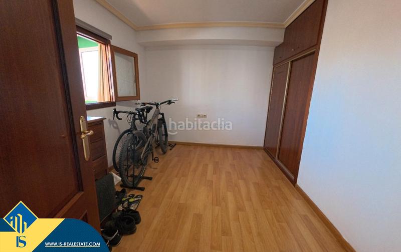 Foto a1f2ddbd-0fe6-4f05-82b6-5317dd8904a5. Ático  reformado con piscina comunitaria, en la provincia de alicante, en la ciudad . 3 habitaciones | 124 m² | 500 metr en Benidorm