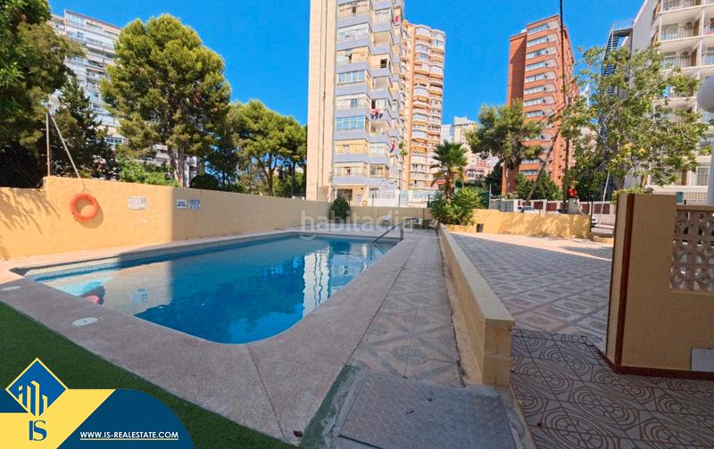 Foto a5fb3503-3ccb-4b03-b03b-dc2dd7843dc2. Ático  reformado con piscina comunitaria, en la provincia de alicante, en la ciudad . 3 habitaciones | 124 m² | 500 metr en Benidorm