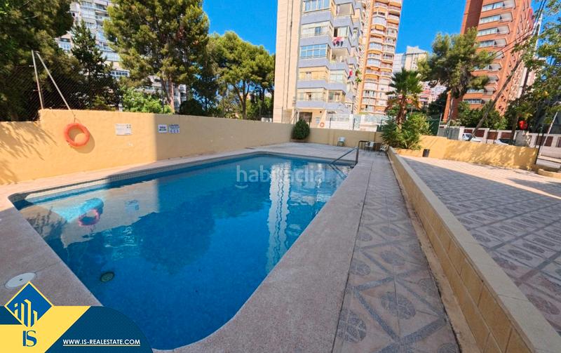 Foto adc2915d-87a9-449b-8100-b02636e96b77. Ático  reformado con piscina comunitaria, en la provincia de alicante, en la ciudad . 3 habitaciones | 124 m² | 500 metr en Benidorm