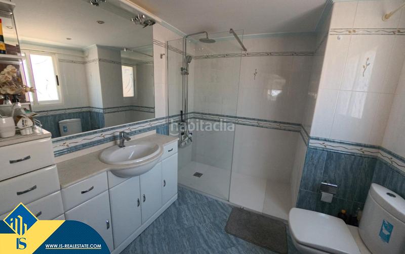 Foto b55a6931-bb43-4284-9547-dfcc7a000a59. Ático  reformado con piscina comunitaria, en la provincia de alicante, en la ciudad . 3 habitaciones | 124 m² | 500 metr en Benidorm