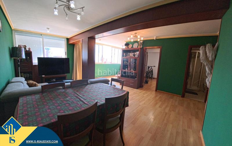 Foto bfd5fb69-c41c-4cce-96da-9b6f630aa462. Ático  reformado con piscina comunitaria, en la provincia de alicante, en la ciudad . 3 habitaciones | 124 m² | 500 metr en Benidorm
