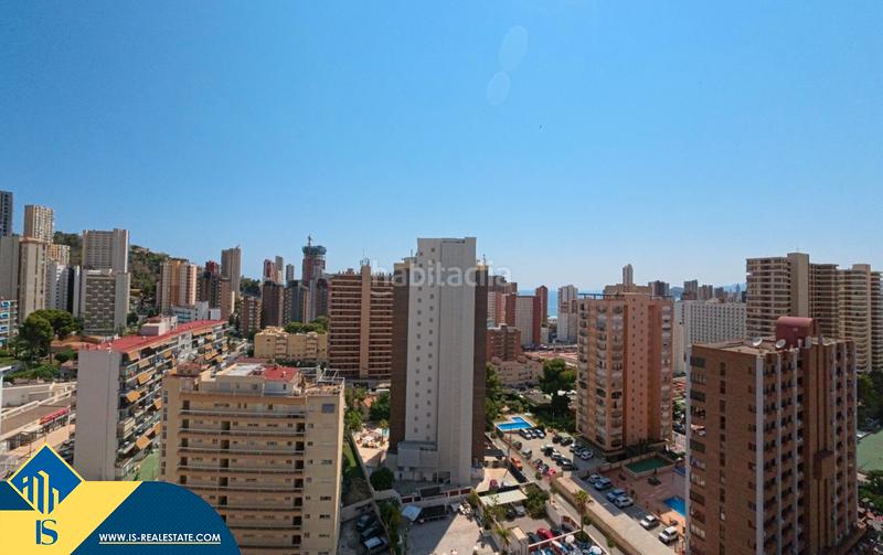Foto c0fcd36c-e9e9-4c8f-a20b-66d01be50b5b. Ático  reformado con piscina comunitaria, en la provincia de alicante, en la ciudad . 3 habitaciones | 124 m² | 500 metr en Benidorm