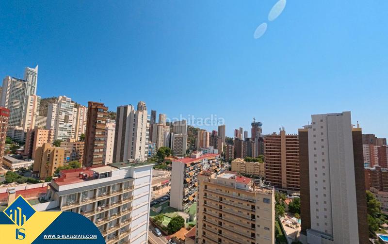 Foto e5313719-9f4f-4919-8d08-ca09e066ffa9. Ático  reformado con piscina comunitaria, en la provincia de alicante, en la ciudad . 3 habitaciones | 124 m² | 500 metr en Benidorm
