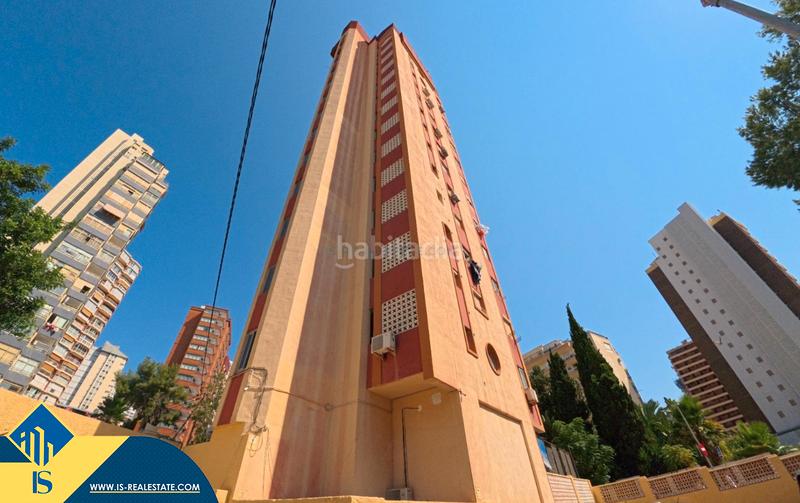 Foto e8d3d970-bd5e-4613-b998-0890f5d7e4aa. Ático  reformado con piscina comunitaria, en la provincia de alicante, en la ciudad . 3 habitaciones | 124 m² | 500 metr en Benidorm