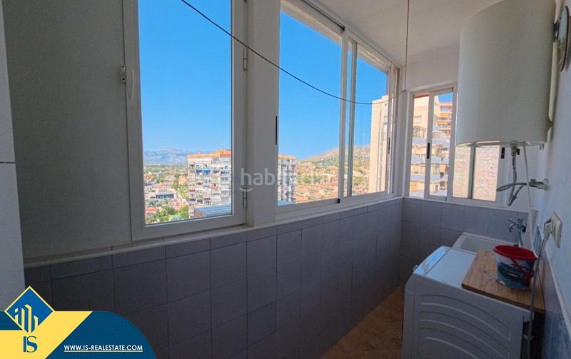Foto fcec1b51-f132-4470-b24d-424339f1191f. Ático  reformado con piscina comunitaria, en la provincia de alicante, en la ciudad . 3 habitaciones | 124 m² | 500 metr en Benidorm