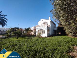 Chalet à Los Balcones-Los Altos. Villa con terraza, en la provincia de alicante, en la ciudad de