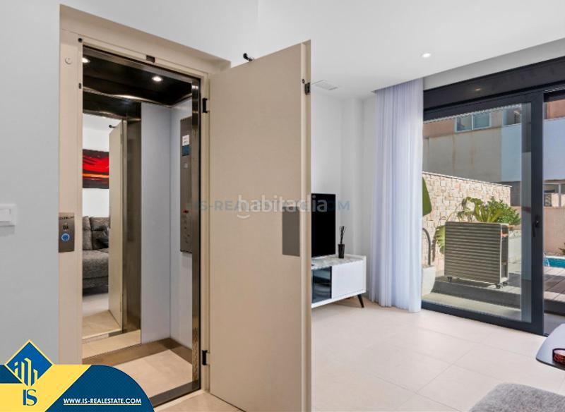 Foto 5c8c79e3-9081-40b3-b2f8-4cf6b5b828c4. Chalet avec parking piscine dans Los Secanos Guardamar del Segura