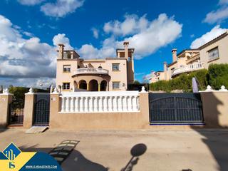 Xalet a El Raso. Villa con piscina privada, en la provincia de alicante, en la lo