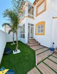 Casa a Centro - Muelle Pesquero. Bungalow renovado con piscina comunitaria, en la provincia de al