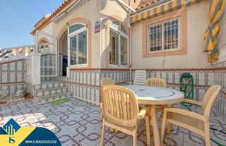 Maison jumelée à Zona Carrefour - Urbanizaciones. Casa con piscina comunitaria, en la provincia de alicante, en la