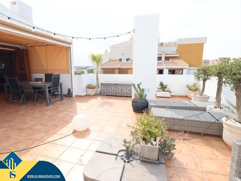 Foto 8bdc1b08-c15b-4bf1-83ec-3f40a0760aa7. Ático  con piscina comunitaria, en la provincia de alicante, en la ciudad , en la zona de los balcones. 2 habitaciones en Torrevieja