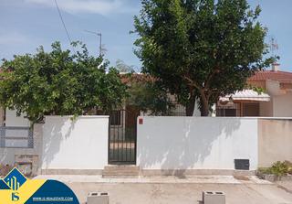 Casa a Zona Carrefour - Urbanizaciones. Bungalow con terraza, en la provincia de alicante, en la ciudad