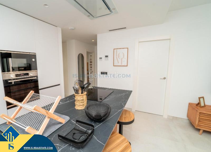 Foto c3b2fe8f-8d0c-42d0-986a-69d8bda5a35a. Piso apartamento con piscina comunitaria, en la provincia de alicante, en la ciudad costa. 2 habitaciones | 85 m² | a 900 m en Orihuela