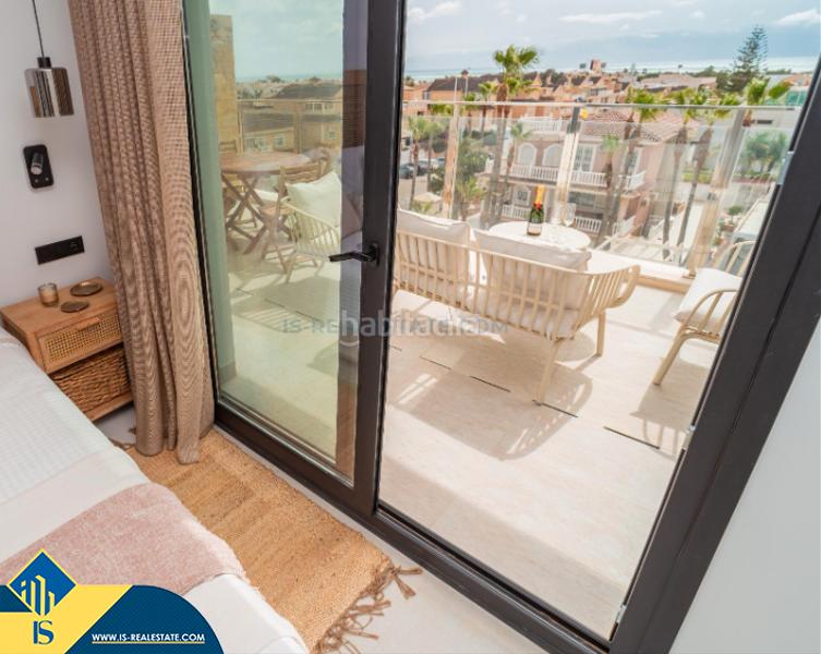 Foto f470949d-0f4a-4f08-96c1-942fc9651238. Piso apartamento con piscina comunitaria, en la provincia de alicante, en la ciudad costa. 2 habitaciones | 85 m² | a 900 m en Orihuela