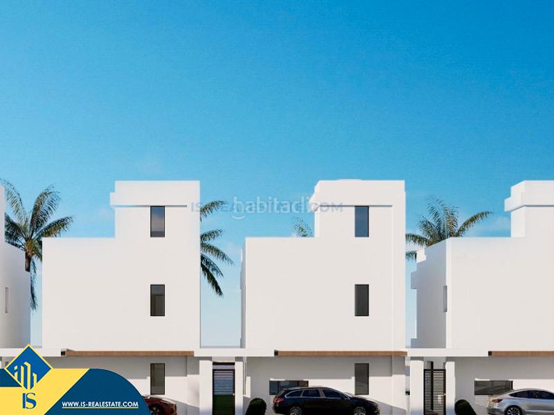 Foto 7f5b87e5-878d-426e-b9b7-326dc36f3200. Chalet with parking pool in La Zenia Orihuela