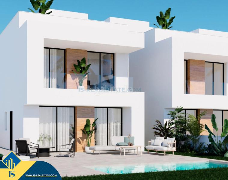 Foto f01ddb65-2654-499e-a01c-5e13e155ebbf. Chalet with parking pool in La Zenia Orihuela