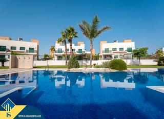 Xalet a Rojales. Villa con piscina comunitaria, en la provincia de alicante, en r