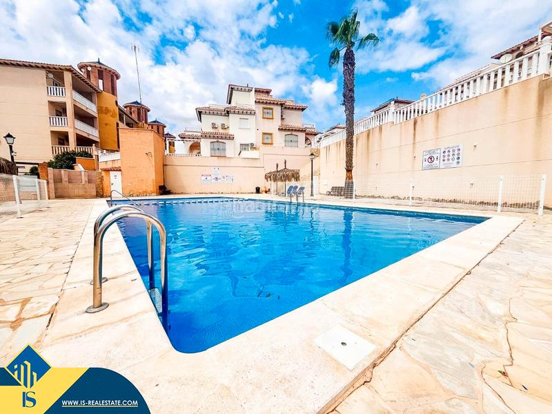 Foto 63d9ee25-6473-414f-a9b2-00e926326632. Casa bungalow con piscina comunitaria, en la provincia de alicante, en la ciudad costa. 2 habitaciones | 75 m² | 3 kilómetr en Orihuela