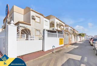 Maison à Zona Carrefour - Urbanizaciones. Bungalow con piscina comunitaria, en la provincia de alicante, e