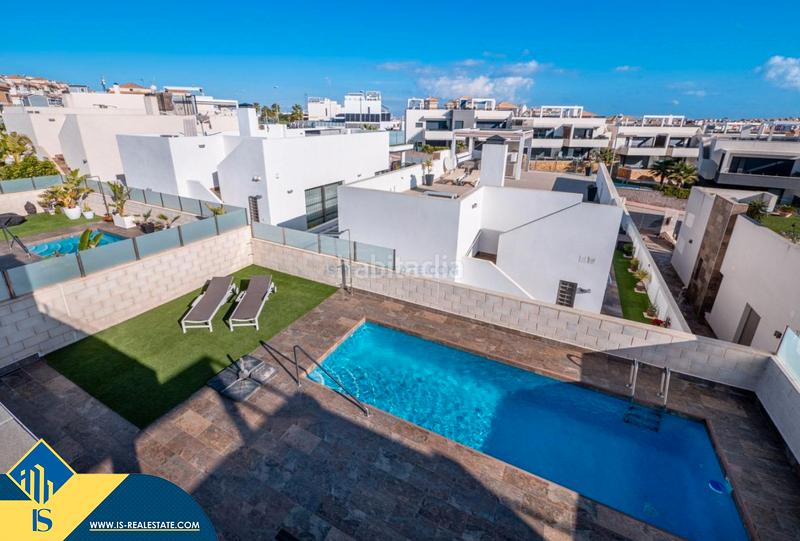 Foto 0ce47869-a0cc-4219-93b1-e6e2c45c4031. Chalet con riscaldamento parcheggio piscina in Los Almendros Orihuela