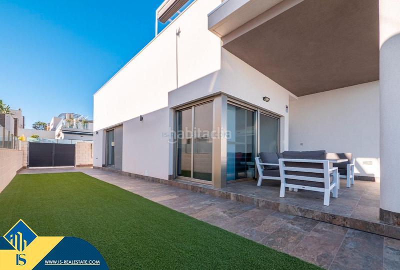 Foto 2194d64e-9db6-4558-801b-32216236f353. Chalet con riscaldamento parcheggio piscina in Los Almendros Orihuela