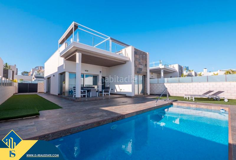 Foto 57aee1fd-aa76-4f94-a505-0629b237bb12. Chalet con riscaldamento parcheggio piscina in Los Almendros Orihuela