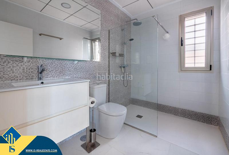 Foto 93d430b3-4843-4fb1-9318-a9fbc2379df1. Chalet con riscaldamento parcheggio piscina in Los Almendros Orihuela