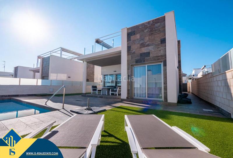 Foto af71aa5c-8559-4e6d-a608-289d0b294b9d. Chalet con riscaldamento parcheggio piscina in Los Almendros Orihuela