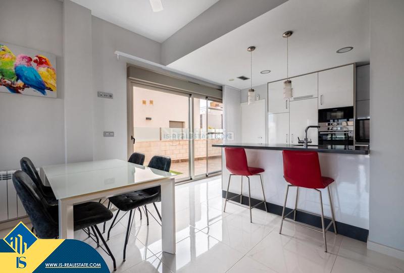 Foto b739a1af-d7e8-4cd7-bc3d-7746573fdaef. Chalet con riscaldamento parcheggio piscina in Los Almendros Orihuela