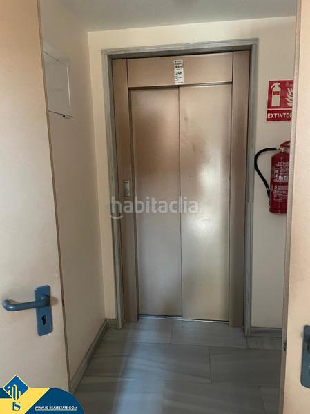 Foto 6a8279ee-83ad-4bd1-9f82-3bbd5de946b9. Ático  con piscina comunitaria, en la provincia de alicante, en la ciudad . 1 habitación | 45 m² | 700 metros del mar en Torrevieja