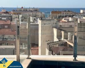 Piso en Las Piscinas Naturales. Apartamento con piscina comunitaria, en la provincia de alicante