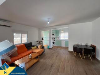 Reihenhaus in Aguas Nuevas. Casa renovada con terraza, en la provincia de alicante, en la ci