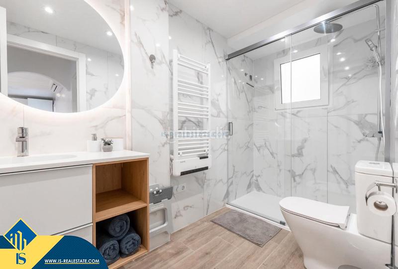 Foto 22c46dca-52ed-4cc5-bd6d-f456868450c0. Apartament amb xemeneia calefacció aparcament piscina a Torrevieja