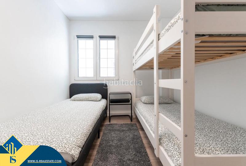 Foto 24643bd3-3cfb-4ab7-a8d5-26bb6211390b. Apartament amb xemeneia calefacció aparcament piscina a Torrevieja