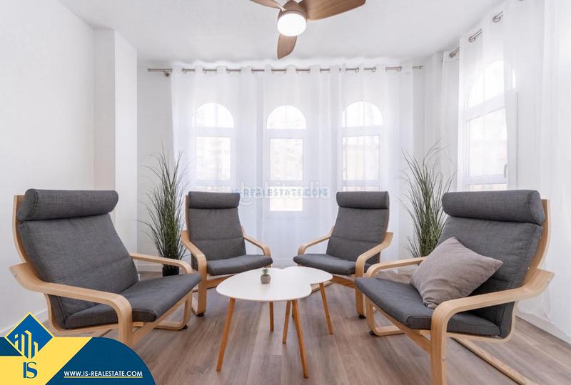 Foto 643cecd5-1ad4-48ed-beef-e68e513e3767. Apartament amb xemeneia calefacció aparcament piscina a Torrevieja