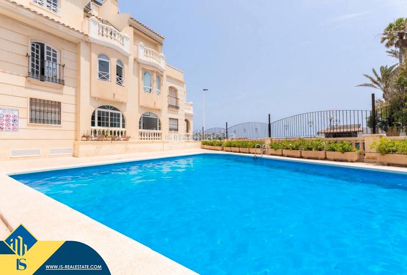 Foto a37705de-115c-4c61-8685-4e8c19eb78e8. Apartament amb xemeneia calefacció aparcament piscina a Torrevieja