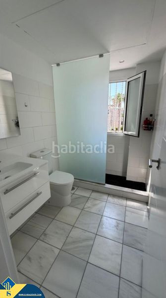 Foto 14ab76a8-a6ad-431a-b798-d288e3addfe8. Casa adossada amb calefacció aparcament piscina a Torrevieja