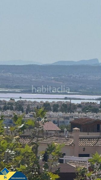 Foto 69c20d12-a0dd-4c29-a92d-346ada35a05c. Casa adossada amb calefacció aparcament piscina a Torrevieja